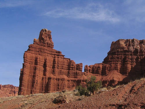 Img:Chimney Rock showing layers