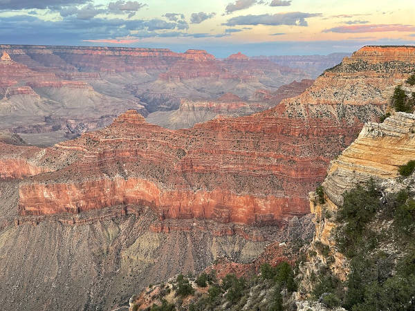 Img:Grand Canyon showing layers